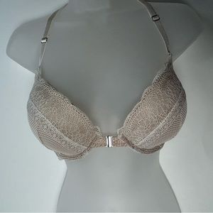 Victoria's Secret Very Sexy Cream Lace Push Up Bra, front closure. 32DD